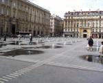 http://images.google.com/images?q=tbn:Cltjja0mmPoJ:urban.csuohio.edu/~sanda/pic/travel/france/lyons00/171200lyon.jpg