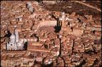 http://images.google.com/images?q=tbn:UkKyPlDqsLUJ:intranet.arc.miami.edu/rjohn/images/MedievalSecular/Aerial%2520view%2520city%2520of%2520Siena%2520Italy.jpg